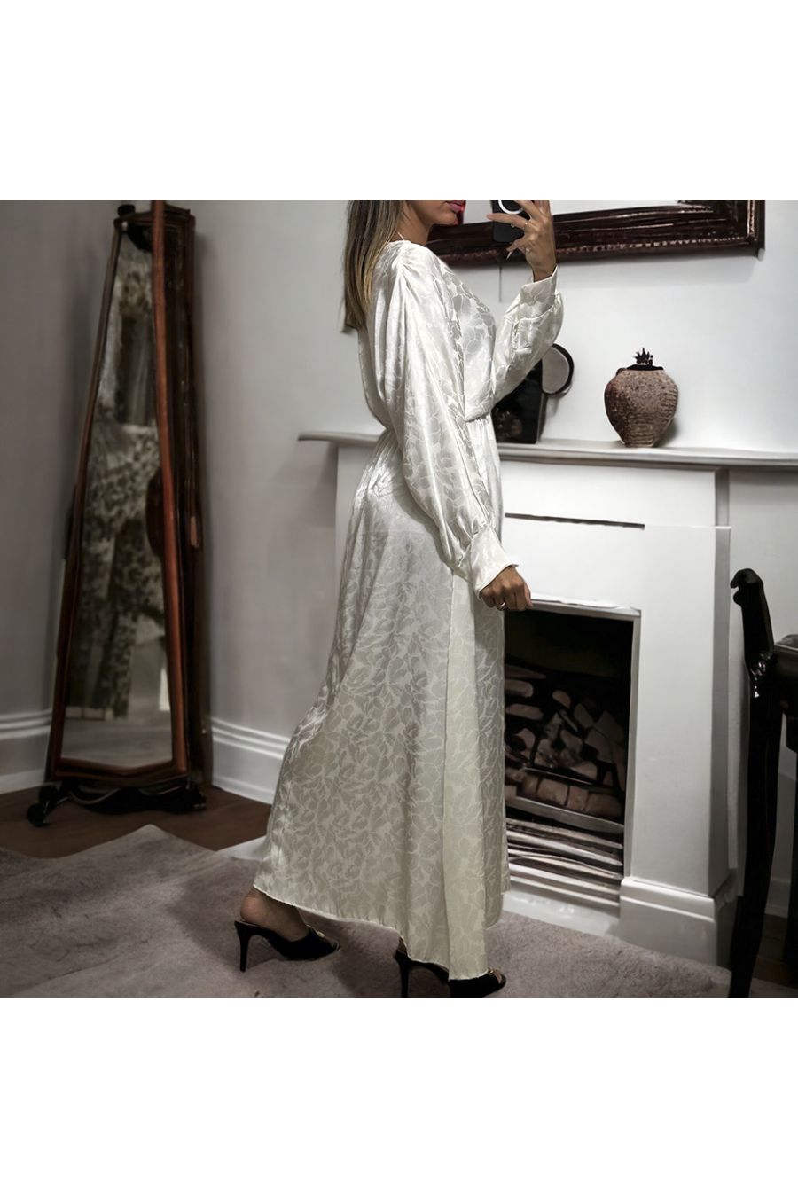 Longue robe satin blanche