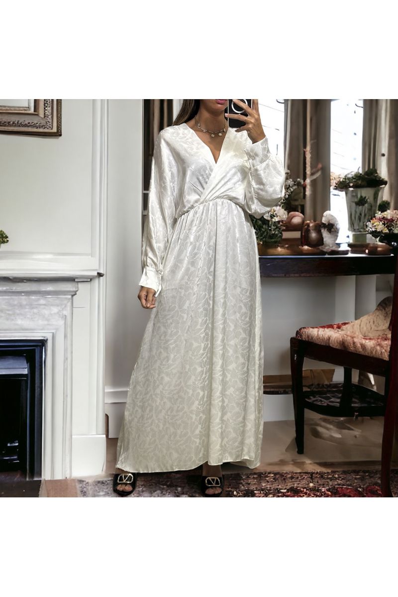 Longue robe satin blanche