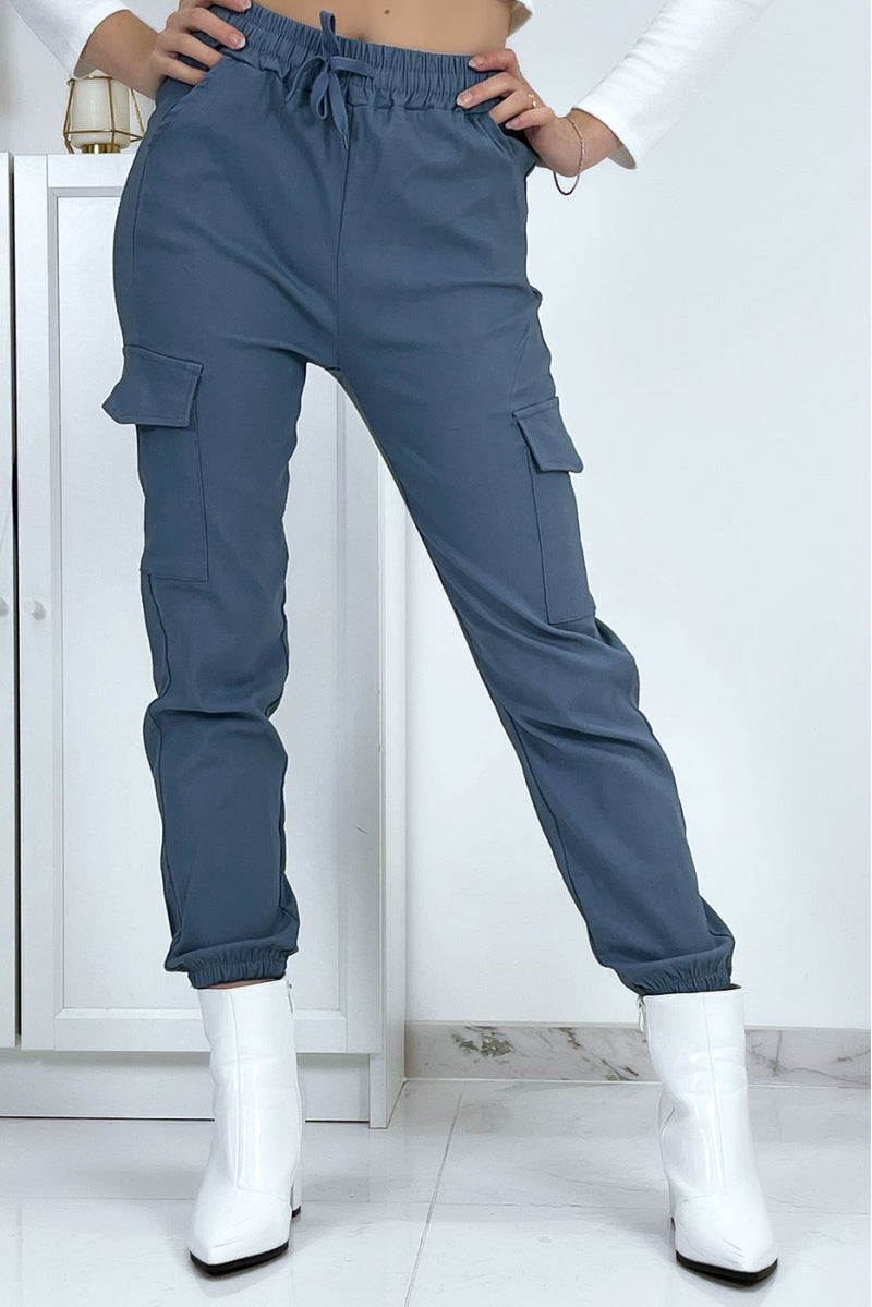 Cargo treillis bleu en stretch avec poches