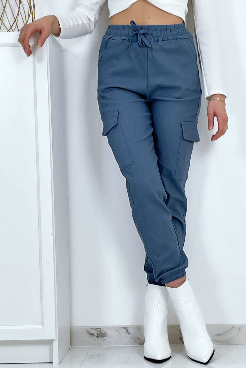 Cargo treillis bleu en stretch avec poches